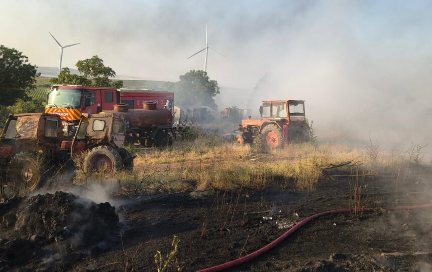 Flăcări pe câmp: Un utilaj agricol s-a aprins lângă Ciocârlia, intervenția pompierilor din Medgidia este în curs! 1 a luat foc un utilaj agricol langa ciocarlia intervin pompierii din medgidia 6853c86f3cb9c