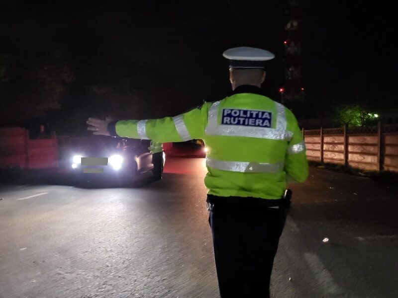 Tânărul de 24 de ani, prins la volan sub influența alcoolului, lovește o mașină parcată în Rasova, având o alcoolemie de 0,85 mg/l. 1 a urcat baut la volan si a lovit o masina parcata la rasova tanarul de 24 de ani avea o alcoolemie de 085 mg l 68627dd3796ed