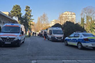 accident cu 3 victime in inel ii la intersectia strazilor eliberarii si caragiale au intervenit ambulanta si smurd 68621b3e50f4f