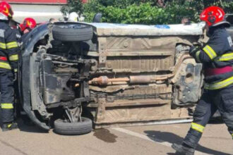 accident grav in botosani un autoturism s a rasturnat in urma impactului trei copii si doua femei au ajuns la spital 684fe680e796d