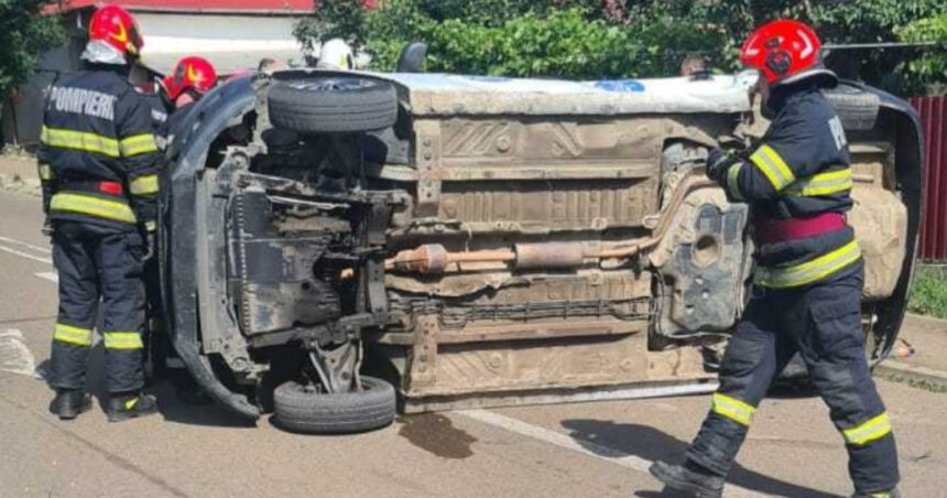 Tragedie în Botoșani: Mașină răsturnată după o coliziune, trei copii și două femei transportate la spital. 1 accident grav in botosani un autoturism s a rasturnat in urma impactului trei copii si doua femei au ajuns la spital 684fe680e796d