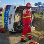 Coliziune dramatică în Neamț: O mașină de poliție în misiune s-a răsturnat după ce a fost lovită de un alt vehicul. 2 accident grav in neamt o autospeciala a politiei aflata in misiune s a rasturnat dupa ce a fost acrosata de un alt autoturism 685c3f306142b