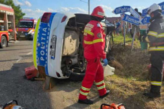 accident grav in neamt o autospeciala a politiei aflata in misiune s a rasturnat dupa ce a fost acrosata de un alt autoturism 685c3f306142b
