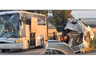 accident grav intre un microbuz si un autocar cu 60 de ucraineni o persoana a murit 68622d12181cb