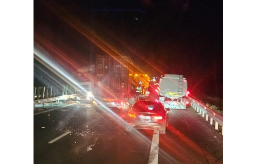 Coliziune pe A2, în apropierea Medgidiei, între un tir și o mașină personală 1 accident pe a2 in zona medgidia intre un camion si un autoturism 685f7bbe624b3