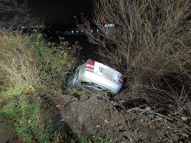 Coliziune pe drumurile din Dobromir: Un șofer neautorizat a pierdut controlul volanului pe DJ 391 A 1 accident rutier in dobromir un barbat fara permis s a rasturnat cu masina pe dj 391 a 6861103fb1795