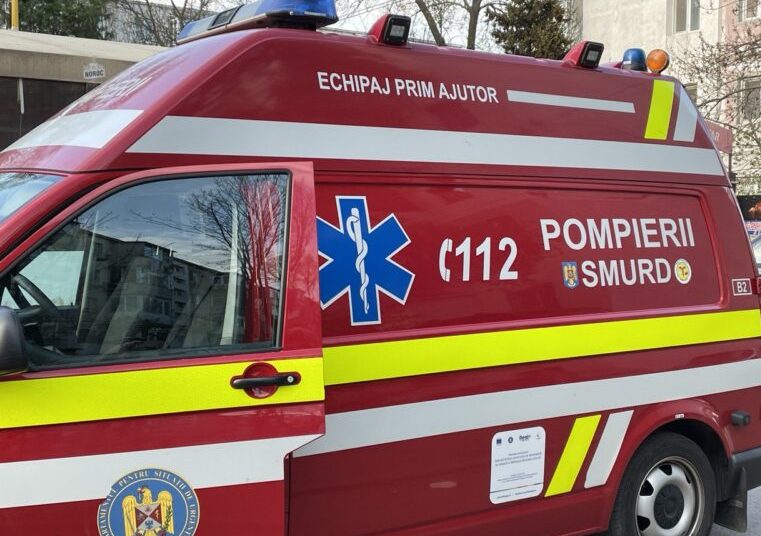 Coliziune pe străzile din Mamaia Nord: Două mașini s-au lovit la intersecția DN22 cu DC86 1 accident rutier in mamaia nord la intersectia dn22 cu dc86 doua autoturisme s au ciocnit 68513e0fab459