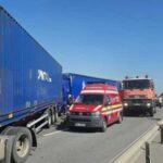Coliziune pe autostrada A1: Trei camioane și cinci mașini implicate; activarea Planului Roșu de Urgență 3 accident rutier pe autostrada a1 cu trei autotrenuri si cinci autoturisme a fost activat planul rosu de interventie 683efd272ca87