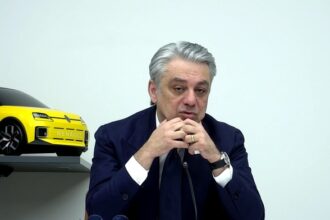 actiunile kering cresc iar cele ale renault scad dupa plecarea directorului general luca de meo 684fef1015d21