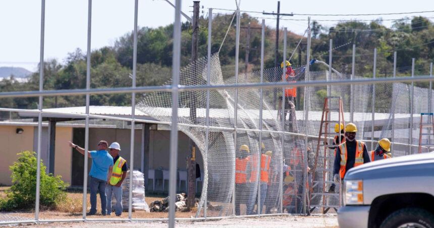 Planul administrației Trump: 9.000 de migranți, inclusiv 100 de români, pe drumul spre Guantanamo începând de săptămâna aceasta. 1 administratia trump vrea sa trimita 9 000 de migranti la guantanamo de saptamana aceasta printre ei sunt 100 de romani 6849561d81d7b