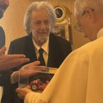 Al Pacino, întâlnirea istorică cu Papa Leon al XIV-lea – primul star de la Hollywood în fața Sfântului Scaun 3 al pacino primul star de la hollywood primit in audienta de papa leon al xiv lea 68506c1285fda