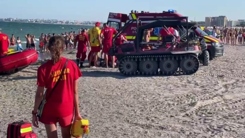 Urgent pe litoralul din Mamaia: O persoană a fost recuperată din mare în stare de inconștiență, în apropierea Sara Beach 1 alerta pe plaja din mamaia o persoana a fost scoasa inconstienta din mare in zona sara beach 686105917f23f