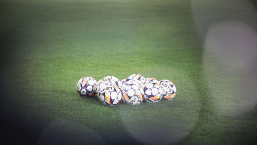 Împărțirea trofeelor în fotbalul românesc: O privire de ansamblu asupra sezonului competițional 1 analiza cum s au impartit trofeele in acest sezon al competitiilor fotbalistice din romania 685b86ab99e41