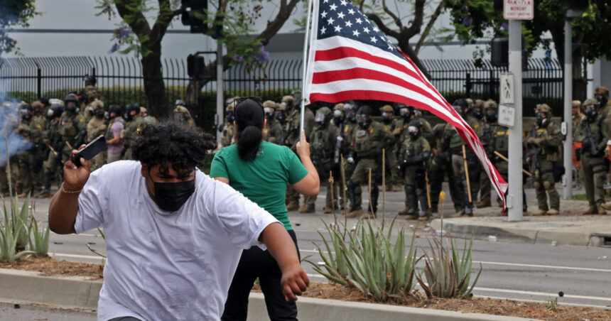 Impactul protestelor împotriva deportărilor lui Donald Trump asupra peisajului politic american: Ce oportunități se conturează? 1 analiza efectele protestelor fata de deportarile initiate de donald trump asupra vietii politice din sua cine si ce ar putea castiga 684ba8a88857c