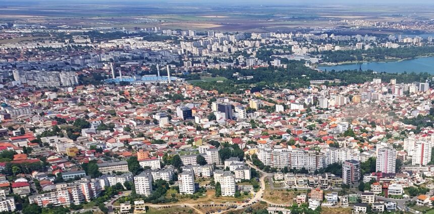 Constanța 2025: Transformarea orașului în epicentrul investițiilor imobiliare prin consolidarea statutului de centru regional pentru energie, securitate și logistică 1 analiza pietei imobiliare constanta real estate roundtable 2025 constanta atrage noi investitii imobiliare prin consolidarea statului de hub regional de energie securitate si logistic 6854194c5e413