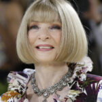 Anna Wintour își încheie cariera strălucită ca redactor-șef al revistei Vogue, după 37 de ani de excelență în modă 2 anna wintour se retrage din functia de redactor sef al revistei americane vogue dupa 37 de ani 6861482b14d06