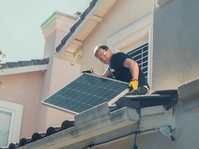 Noutăți pentru prosumatori după 1 iulie: Este posibil să vând energie unui furnizor și să achiziționez de la altul? 1 anunt ce se intampla cu prosumatorii dupa 1 iulie pot sa vand energie unui furnizor si sa cumpar de la altul 685ece9757525