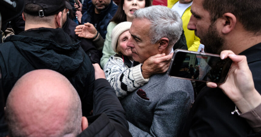 Călin Georgescu își îndeamnă susținătorii după ce a primit o penalizare de 200.000 de lei de la AEP 1 apelul facut de calin georgescu catre sustinatorii sai dupa ce a fost amendat cu 200 000 de lei de aep 68517acdb4391