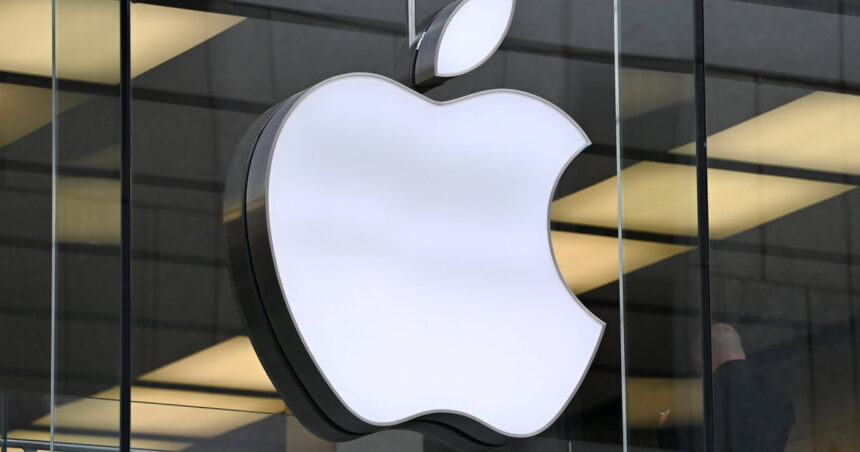 Apple, acuzată de investitori pentru promisiuni exagerate în domeniul inteligenței artificiale, se confruntă cu pierderi semnificative 1 apple data in judecata pentru ca ar fi exagerat progresul in ai actionarii reclama pierderi uriase 6857a548bc609