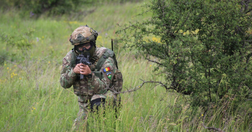 Aproape 5.000 de soldați din patru națiuni se alătură unui amplu exercițiu internațional desfășurat pe mai multe terenuri de antrenament din țară. 1 aproximativ 5 000 de militari din patru tari participa la un exercitiu multinational care se desfasoara in mai multe poligoane din tara 6846cba616a1a