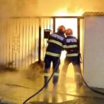 Incendiu devastator în Dorobanțu: Intervenția rapidă a echipajelor de pompieri pe teren! 2 arde o casa din dorobantu mai multe echipaje de pompieri au ajuns la fata locului 685ee8411f20f