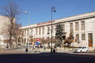 arta povesti sculptate si culoare cat vezi cu ochii la muzeul de arta constanta 6850be813ffa1