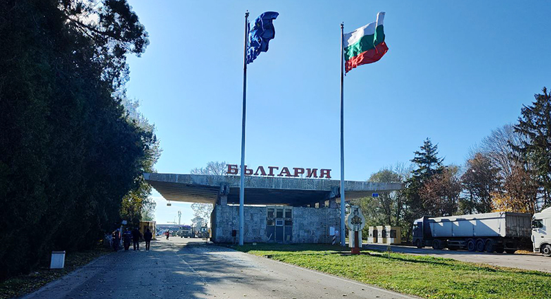 Șoferi, fiți precauți! Bulgaria suspendă circulația vehiculelor de mare tonaj din cauza valului de căldură pe două rute principale 1 atentie soferi bulgaria opreste traficul greu din cauza caniculei pe doua rute majore 685aa650ae6ec