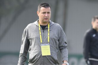 atentie zicu ultimul antrenor angajat de hagi dat afara de ziua lui gica are rabdare doar cu el 6840362113dcb