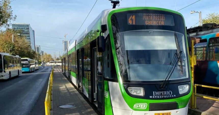 Dezvoltări neașteptate în rețeaua electrică a Bucureștiului: Tramvaiele și troleibuzele au rămas imobilizate pe numeroase trasee. 1 avarie la reteaua electrica in bucuresti tramvaie si troleibuze blocate pe mai multe linii 6841465f670b3