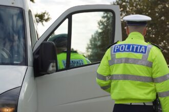 aventuri la medgidia beat crita a dat cu spatele intr un microbuz a rugat soferul sa i parcheze bmw ul iar apoi a cazut cu fata de asfalt 6849fd3c808c7