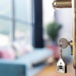 Feriți-vă de neatenție! Hoțul din Năvodari care pătrunde în case cu cheia descoperită pe contor: intră, fură, se răsfață și se plimbă cu mașinile victimelor! 3 aveti grija unde lasati cheile locuintei hotul din navodari care fura cu cheia gasita pe contor intra fura facea dus si se plimba cu masina victimelor 685b97fb0f603