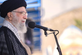 ayatollahul incoltit ali khamenei aparatorul nemilos al revolutiei iraniene e in situatia pe care a incercat s o evite toata viata 684fcdd88551c