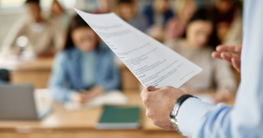Bacalaureatul 2025: Rata de succes scade la 74,3%, dar 24 de elevi strălucesc cu media maximă de 10! 1 bacalaureat 2025 rata de promovare este 743 mai mica decat anul trecut 24 de candidati au incheiat probele scrise cu media 10 68553a913c694