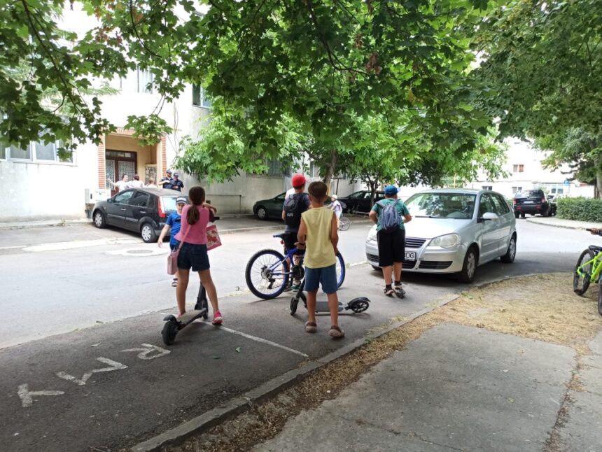 Bărbat suspectat de amenințări mortale la adresa copiilor în Inel II. Intervenția Poliției a fost solicitată. 1 barbat acuzat ca ameninta copii cu moartea in inel ii a fost chemata politia 6853f5410a14e