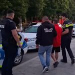 Bărbat de 49 de ani reținut după ce, împreună cu fiul său de 15 ani, a agresat un alt bărbat pe o stradă din Lipnița. 3 barbat de 49 de ani retinut pentru lovire sau alte violente impreuna cu fiul sau de 15 ani a batut un barbat pe o strada din lipnita 6846a790751f3