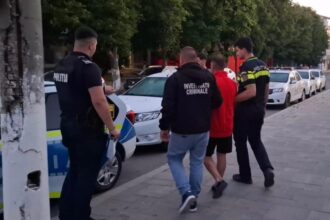 barbat de 49 de ani retinut pentru lovire sau alte violente impreuna cu fiul sau de 15 ani a batut un barbat pe o strada din lipnita 6846a790751f3