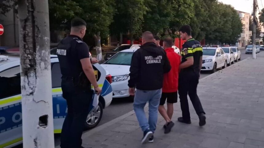 Bărbat de 49 de ani reținut după ce, împreună cu fiul său de 15 ani, a agresat un alt bărbat pe o stradă din Lipnița. 1 barbat de 49 de ani retinut pentru lovire sau alte violente impreuna cu fiul sau de 15 ani a batut un barbat pe o strada din lipnita 6846a790751f3