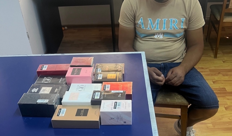 Bărbați prinși de jandarmi în timp ce comercializau parfumuri false în Constanța 1 barbati care vindeau parfumuri contrafacute prinsi de jandarmii constanteni 685806129ac67