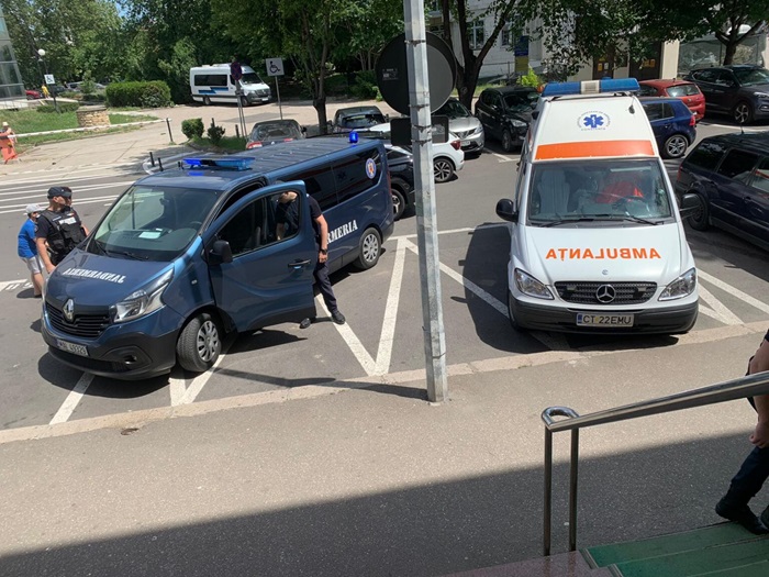 Bărbatul care a atacat-o pe partenera sa la Judecătoria Constanța, PRINS într-un alt caz. Descoperă acuzațiile formulate împotriva sa și data estimată pentru verdictul final. 1 barbatul care si a taiat pe fata concubina la judecatoria constanta condamnat intr un alt dosar iata ce acuzatii i se aduc si cand s ar putea da sentinta finala 684a442cbf823