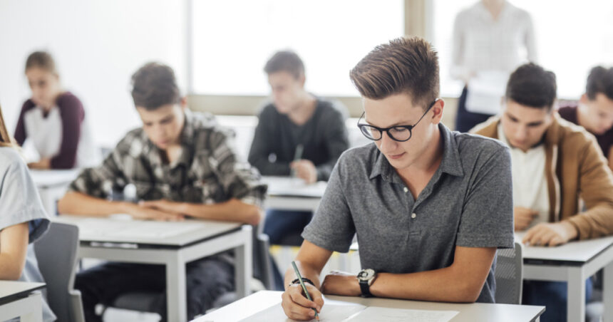 Barem de istorie la BAC 2025: Ghid pentru rezolvarea subiectelor 1 barem istorie la bac 2025 cum se rezolvau subiectele 684975b25393c
