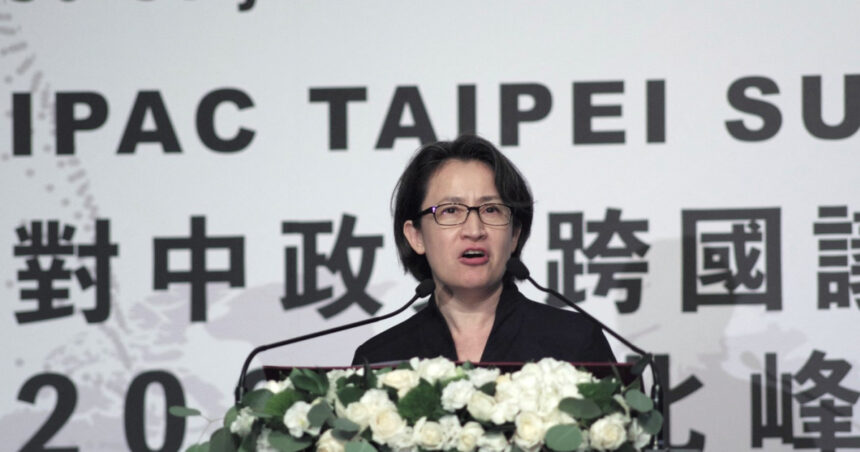 Beijingul ar fi orchestrat o "întâlnire" neașteptată cu automobilul vicepreședintei Taiwanului, în timpul unei călătorii la Praga (The Guardian) 1 beijingul ar fi planuit o coliziune cu masina vicepresedintei taiwanului in timpul unei vizite la praga the guardian 68603ab24e845