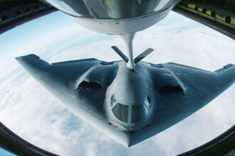 bombardiere b 2 stealth ale sua se indreapta spre baza diego garcia din oceanul indian sprijinite de opt avioane cisterna 6856d258de0f0