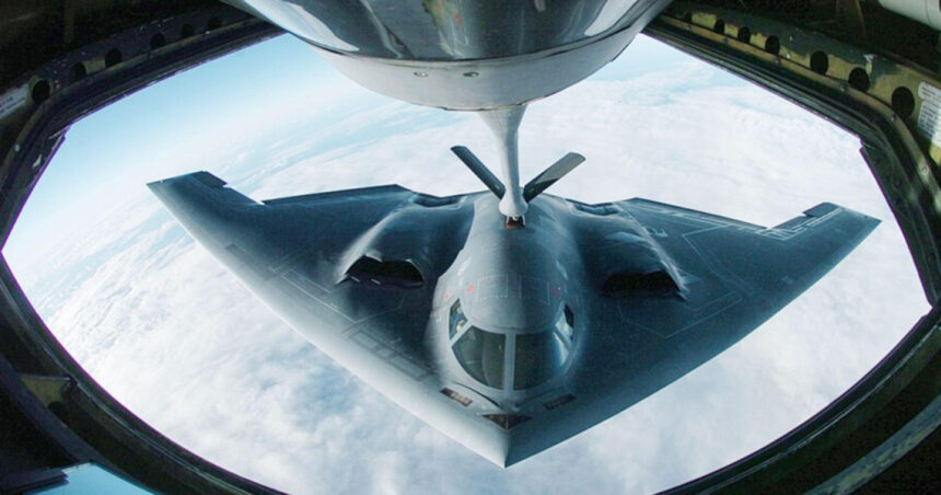 Zbor furtiv: Bombardierele B-2 ale SUA se îndreaptă spre Diego Garcia, însoțite de opt avioane de alimentare 1 bombardiere b 2 stealth ale sua se indreapta spre baza diego garcia din oceanul indian sprijinite de opt avioane cisterna 6856d258de0f0