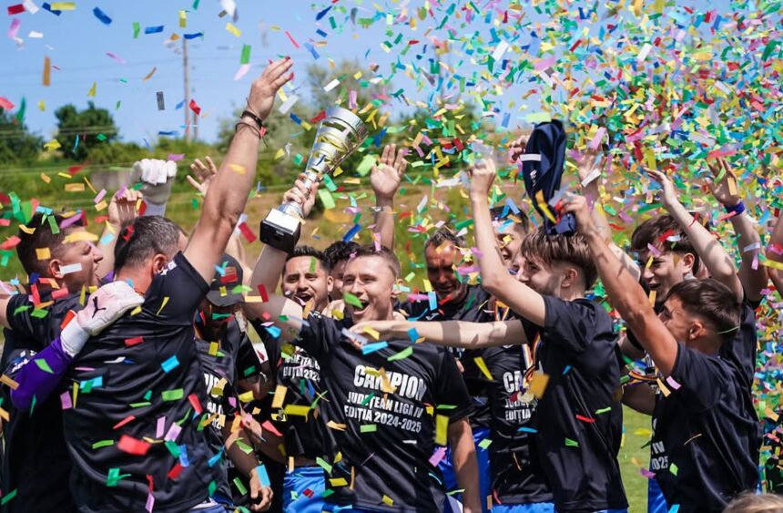 CS Agigea, învingătoarea Ligii a IV-a, sărbătorește triumful în mijlocul suporterilor săi! 1 campioana ligii a iv a cs agigea a primit sambata trofeul in fata propriilor fani 6845981c929a5