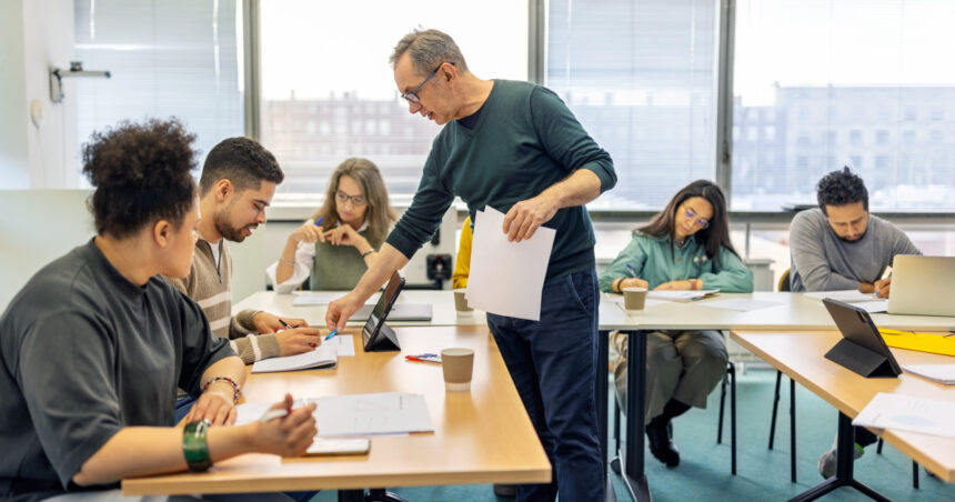 Înscrierea la liceu pentru elevii care au trecut Evaluarea Națională 2025: Termene și documente necesare 1 cand se pot inscrie la liceu elevii care au sustinut evaluarea nationala 2025 calendarul inscrierilor si acte necesare 685cd31a73e13