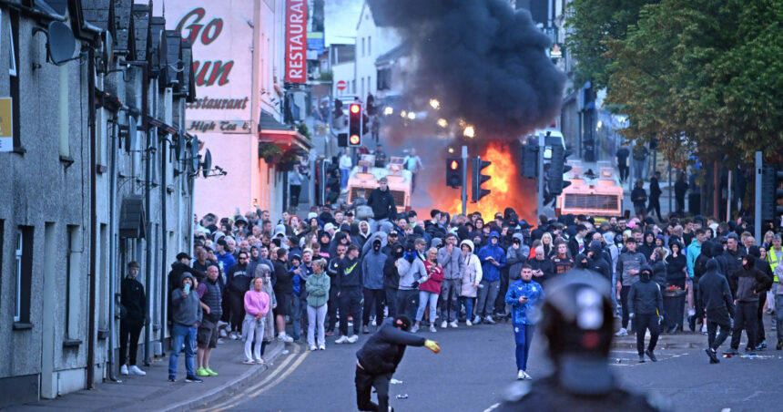 Nicușor Dan comentează tensiunile din Irlanda de Nord, generate de un incident grav cu români implicați 1 ce spune nicusor dan despre situatia din irlanda de nord unde au izbucnit violente dupa o tentativa de viol a unor romani 6849d4928d0c6