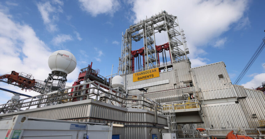 „Detaliile intrigante ale conflictului dintre Romgaz și Greenpeace: acuzele statului și blocajul proiectului „Neptun Deep”” 1 ce stim despre scandalul dintre romgaz si greenpeace organizatia pe care statul o vrea dizolvata si o acuza ca blocheaza neptun deep 683e8ac5d604b