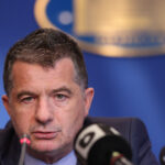 Veniturile lunare ale liderului CFR Călători: Nu trăiește în sărăcie. Nu putem fi acuzați că președintele nu dispune de 100.000 de euro. 2 ce venituri lunare are seful cfr calatori nu sunt sarac nu este vina noastra ca presedintele nu are 100 000 de euro 68540c44493f1