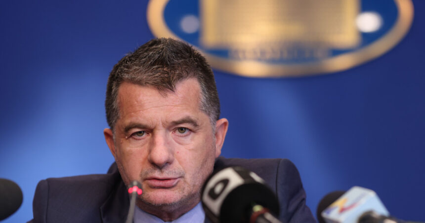 Veniturile lunare ale liderului CFR Călători: Nu trăiește în sărăcie. Nu putem fi acuzați că președintele nu dispune de 100.000 de euro. 1 ce venituri lunare are seful cfr calatori nu sunt sarac nu este vina noastra ca presedintele nu are 100 000 de euro 68540c44493f1