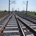 CFR SA a încheiat un acord pentru revitalizarea traseului Drobeta Turnu Severin – Băile Herculane, cu o valoare depășind 2,3 miliarde de lei, fără TVA. 2 cfr sa a semnat contractul pentru modernizarea liniei drobeta turnu severin baile herculane in valoarea de peste 23 miliarde de lei fara tva 6859424701a18